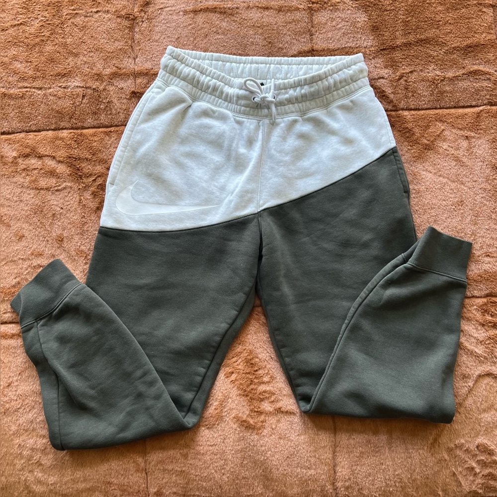 Nike Women's Gray and White Joggers
